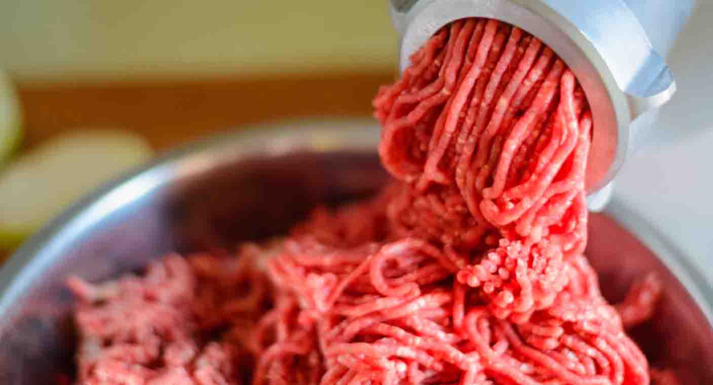 Alto consumo de carne procesada aumenta riesgo de cancer, advierte Salud