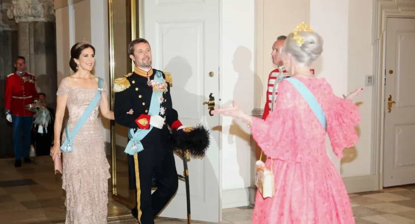 La reina Margarita II firma su abdicación y su hijo, Federico X, asume el trono de Dinamarca