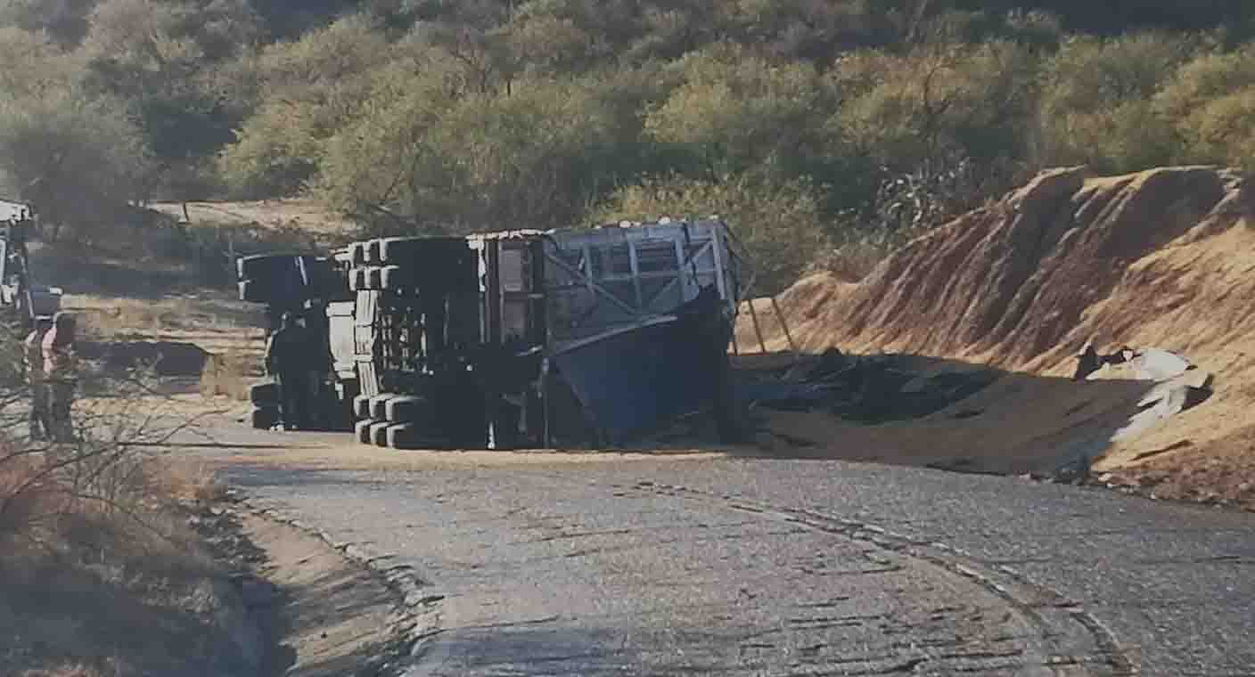 Se registra accidente de tractocamión en carretera Moctezuma-Cumpas en Sonora