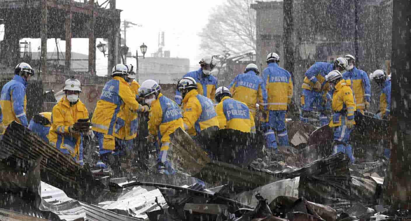Mujer de 90 años es rescatada con vida entre los escombros del sismo en Japón; muertes y desaparecidos aumentan