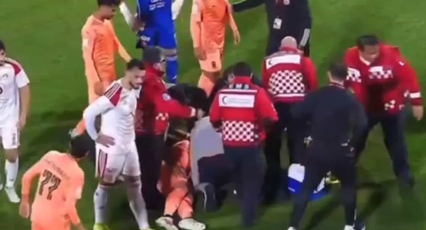 Exjugador de Tigres se desvanece y convulsiona en pleno partido (VIDEO)