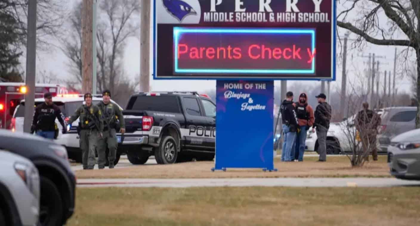 Reportan víctimas durante tiroteo en secundaria de Iowa