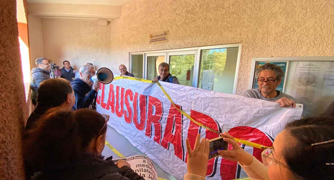Integrantes del Staus cierran Departamento y Jefatura de Economía de la Unison por incumplir contratos con plazas