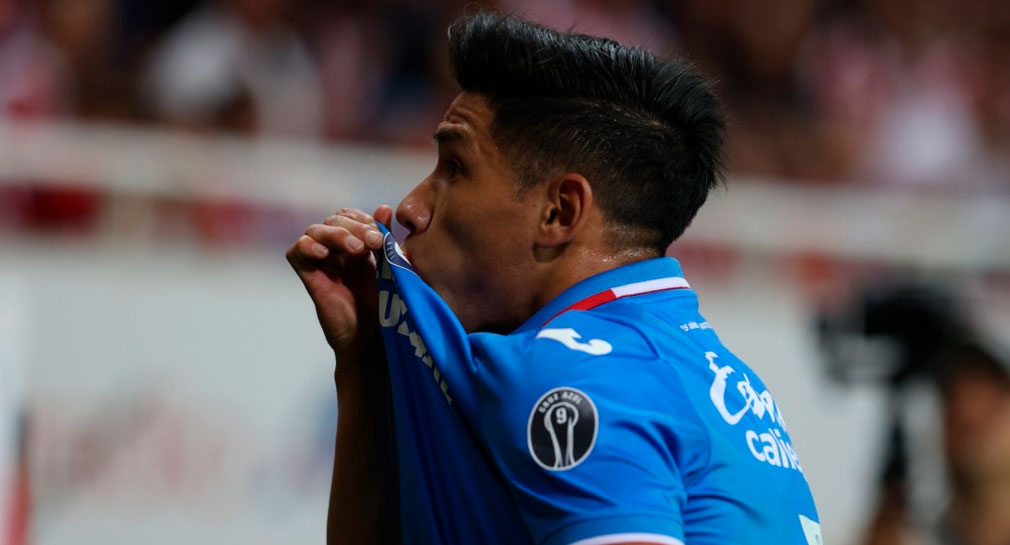 Uriel Antuna se disculpa con Chivas tras festejar gol en el estadio Akron con Cruz Azul
