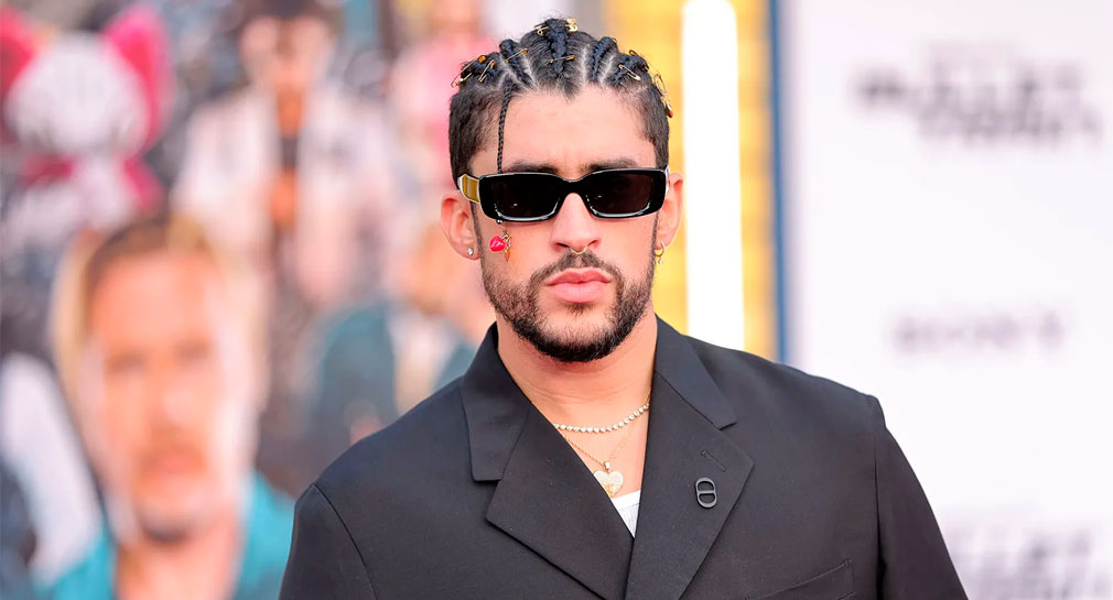 Anuncian a Bad Bunny como presentador para los premios Oscar 2024