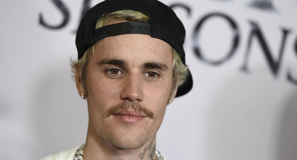 Captan a Justin Bieber llegando a Las Vegas entre rumores de que se presentará en el Medio Tiempo del Super Bowl
