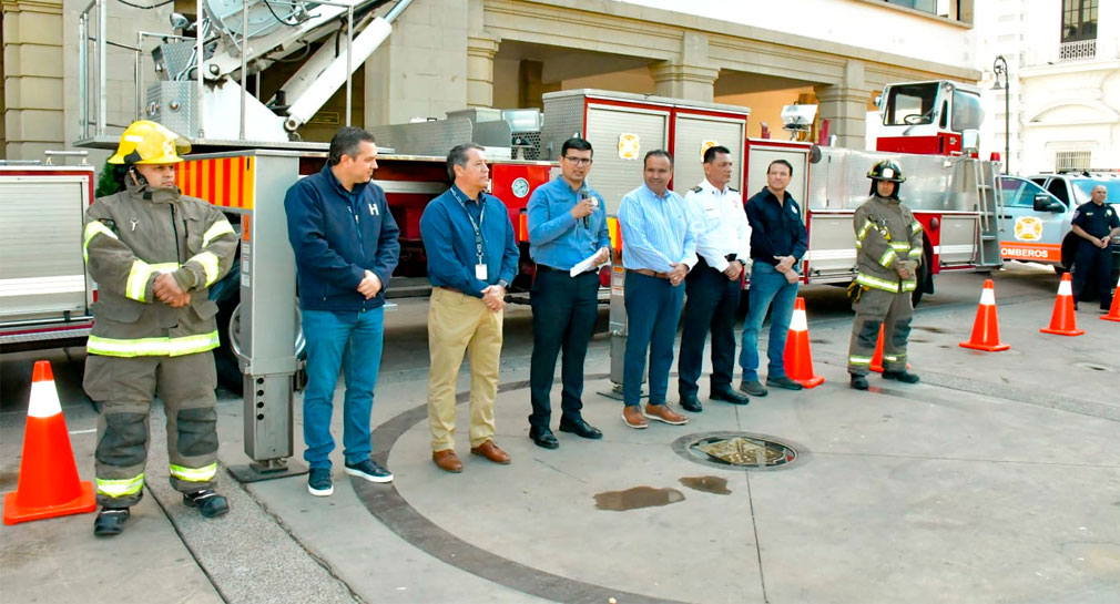 Entrega Antonio Astiazarán 6 vehículos para apoyar a Bomberos de Hermosillo a extinguir incendios