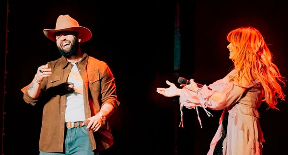 Carin León aparece en concierto de Kany García en Puerto Rico, reciben discos de platino por su canción ‘Te lo agradezco’