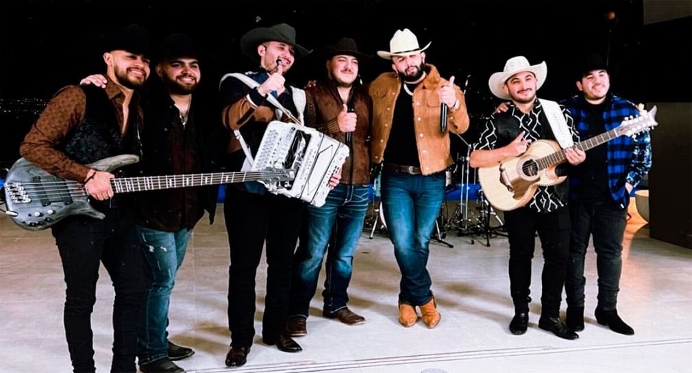 Carin León y Grupo Frontera llegan al número 1 de Billboard con su canción ‘Alch sí’