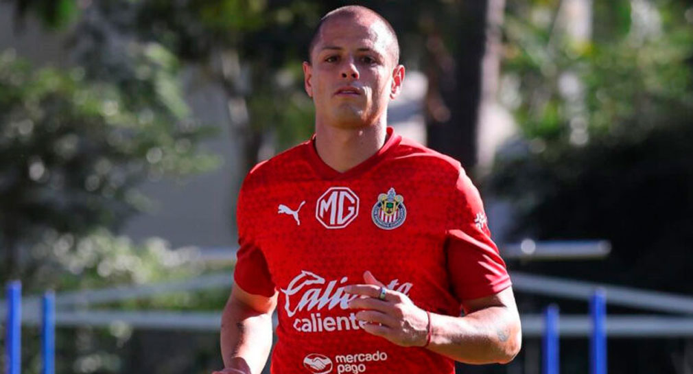 Confirman que Chicharito ya entrena junto con el resto de sus compañeros en Chivas