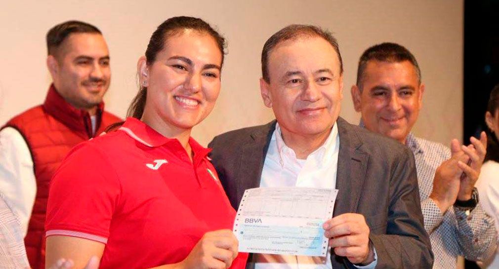 Da gobernador Durazo becas deportivas a más de 450 atletas sonorenses