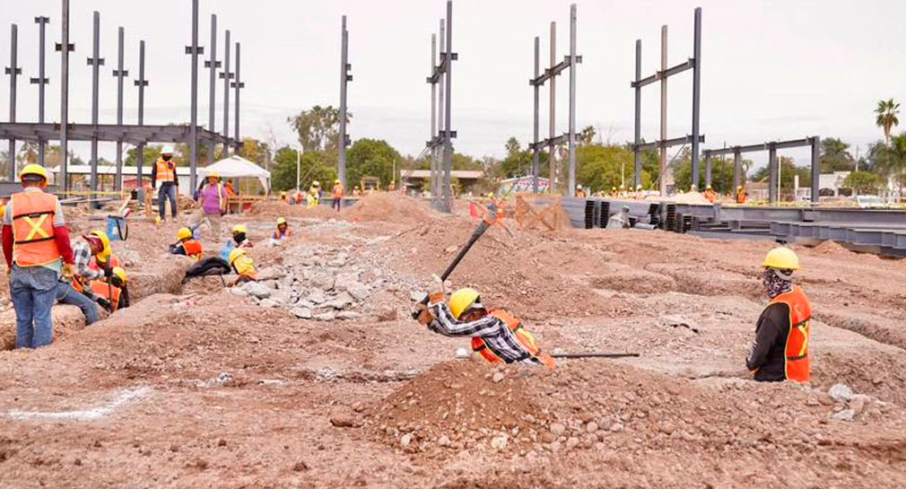 Supervisa Gobernador Durazo avances del Hospital General en Navojoa, entrega becas y apoyos de vivienda
