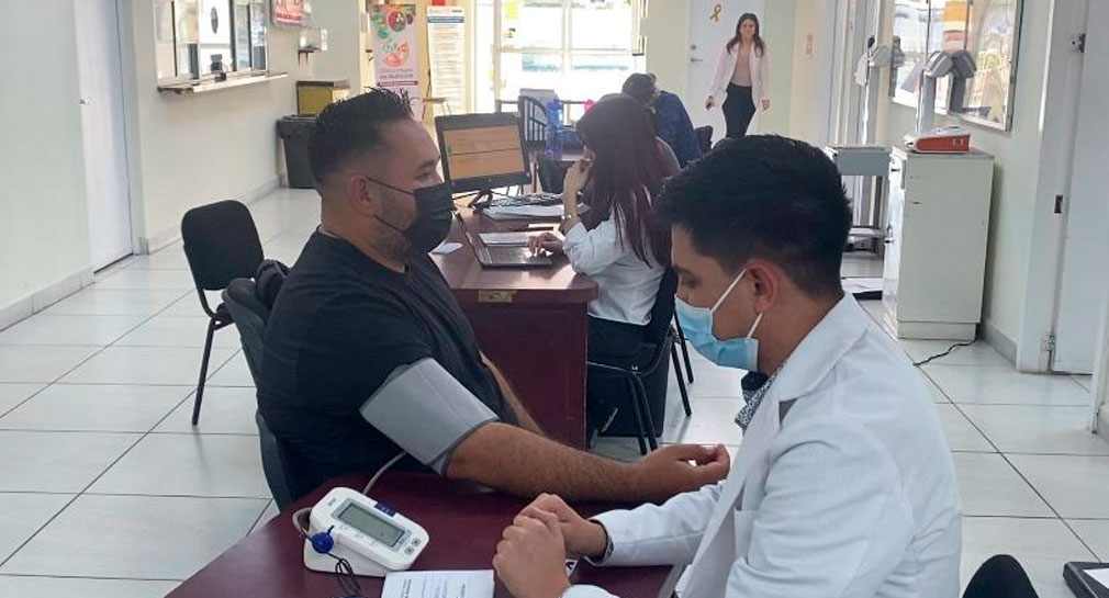 Participantes del programa ‘Para Vivir Mejor’ tienen su primera consulta nutricional y psicológica en Clínica Integral, en Hermosillo