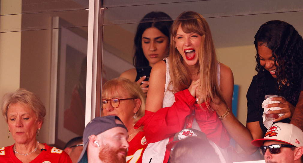 Taylor Swift ya viaja a Las Vegas desde Japón para apoyar a Travis Kelce en el Super Bowl LVIII