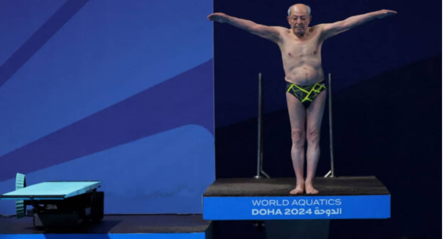 Clavadista de 100 años gana medalla de oro en Mundial de Doha