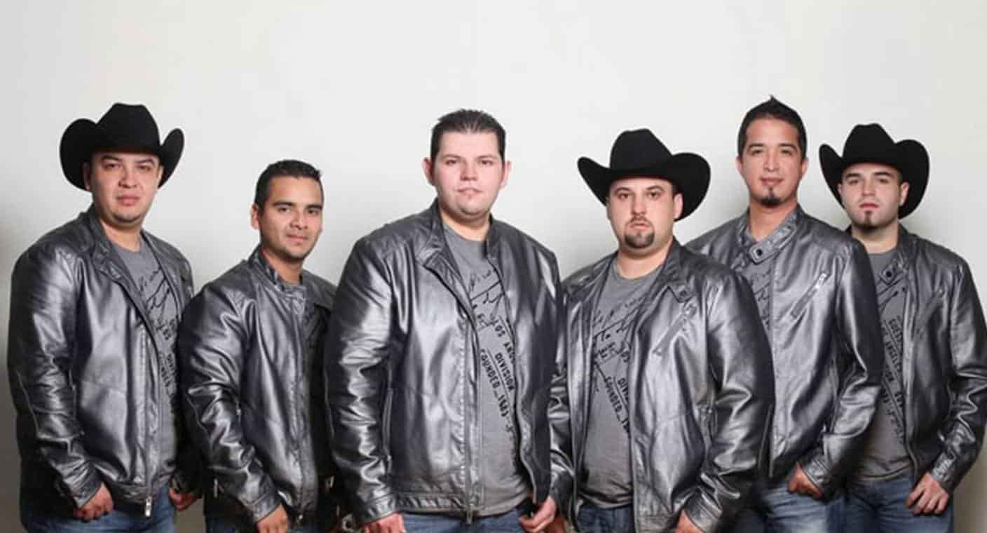 Grupo Duelo sufre fuerte accidente de auto rumbo a Texas