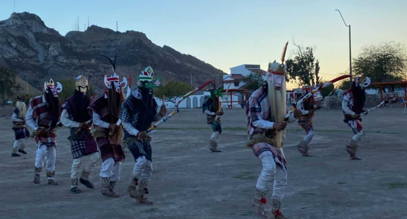 Manuel Rentería Jaques se prepara con sus fariseos en la colonia Revolución, para la cuaresma de Semana Santa, en Hermosillo