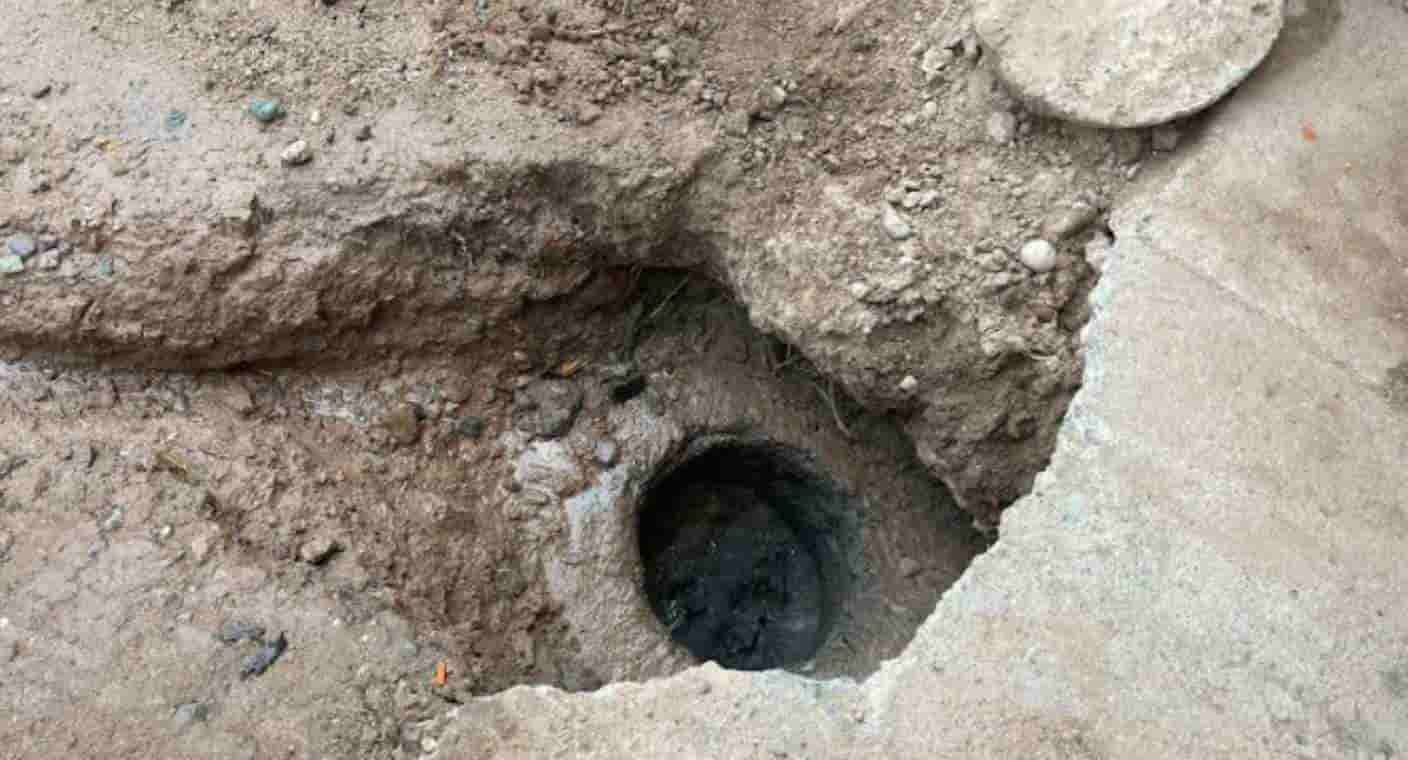 Desde noviembre, vecina denuncia que aguas negras salen desde la banqueta a su casa, en colonia Sahuaro Final, de Hermosillo
