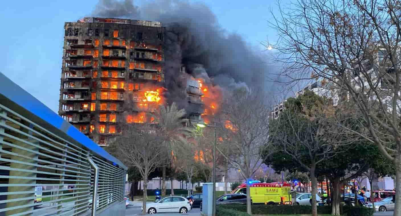 Sube a 10 el número de muertos en el incendio de un edificio en Valencia
