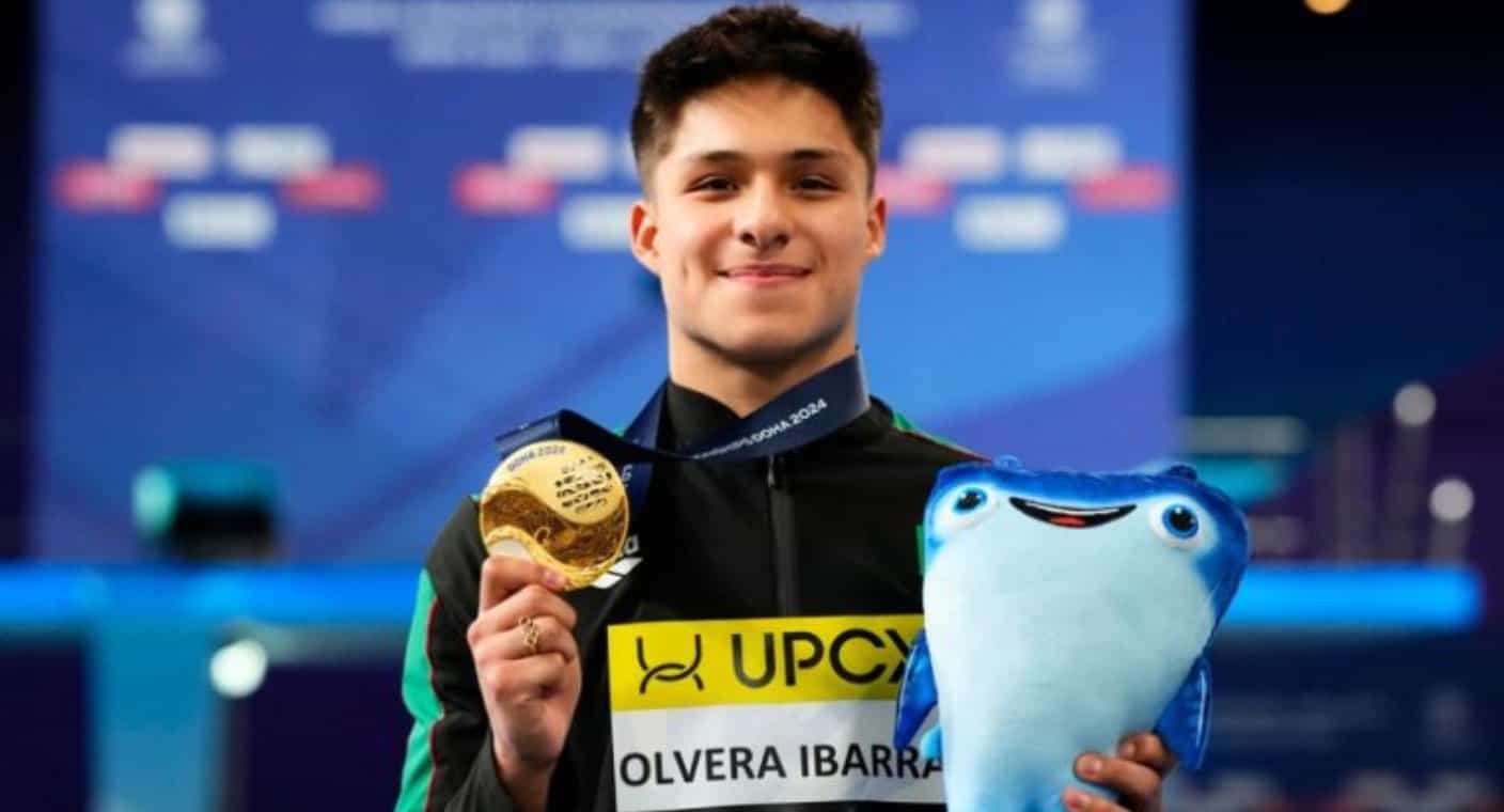 El mexicano Osmar Olvera gana medalla de oro en Mundial de Natación