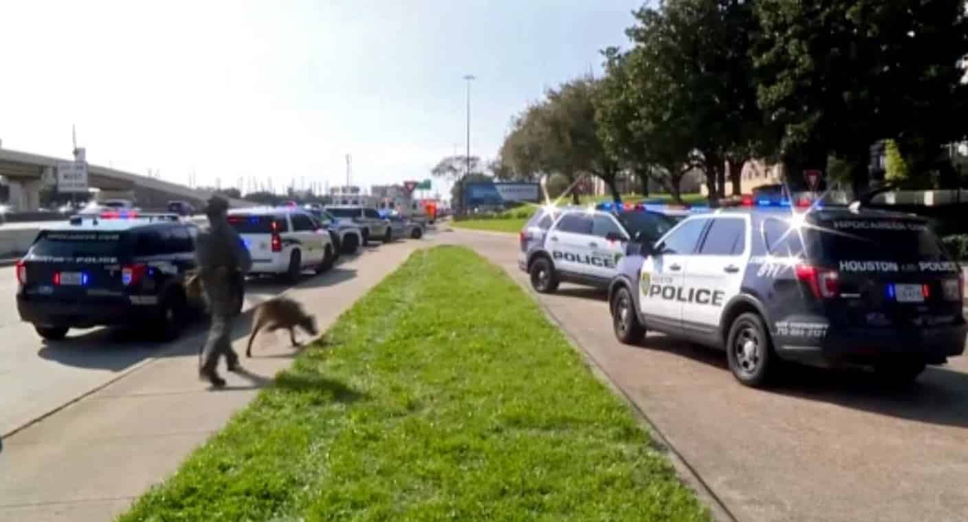 Mujer es abatida tras abrir fuego en iglesia de Texas; dejó a un menor grave