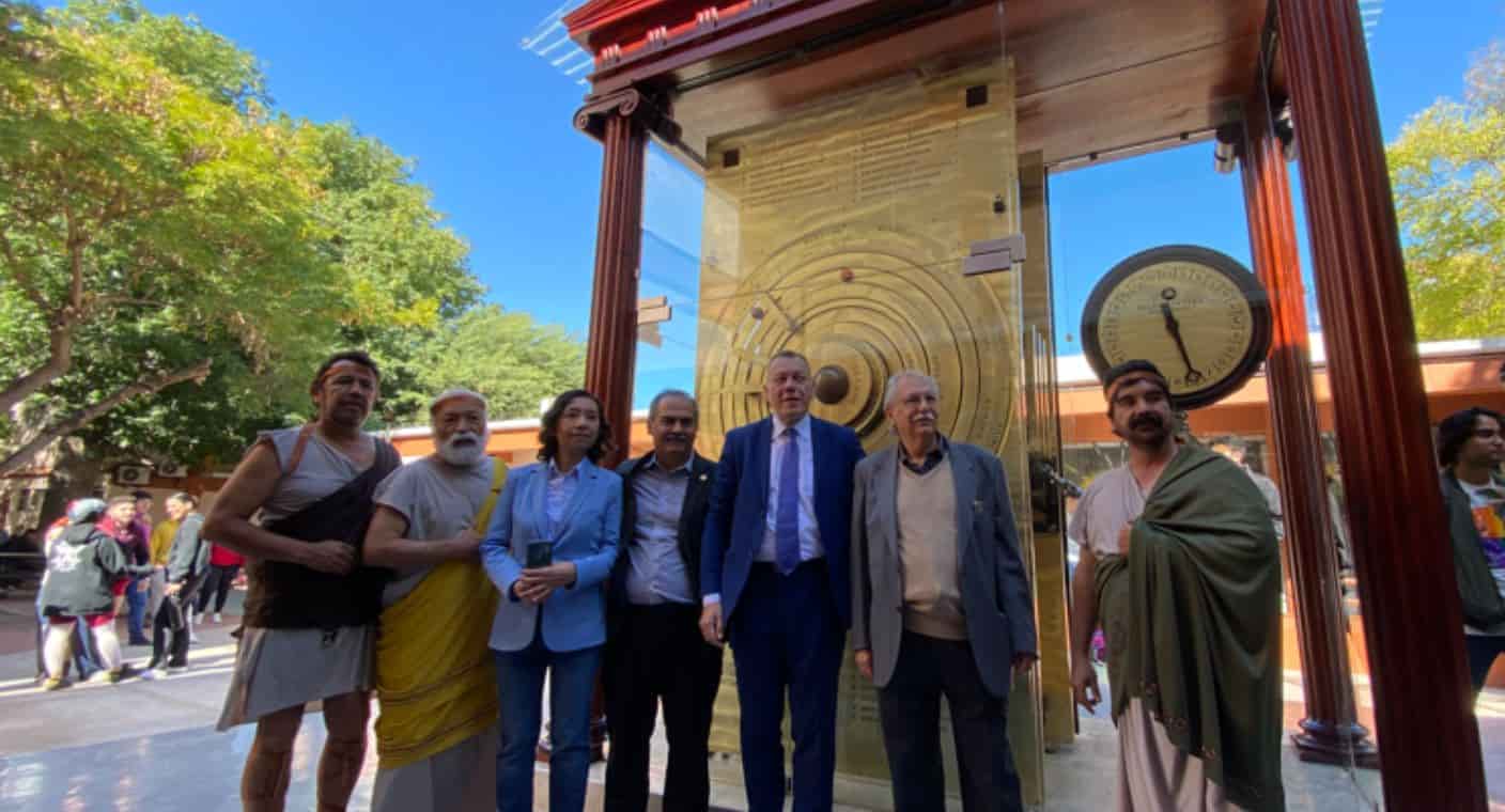 Inauguran la única réplica mundial del Mecanismo de Antikythera Monumental en la Unison