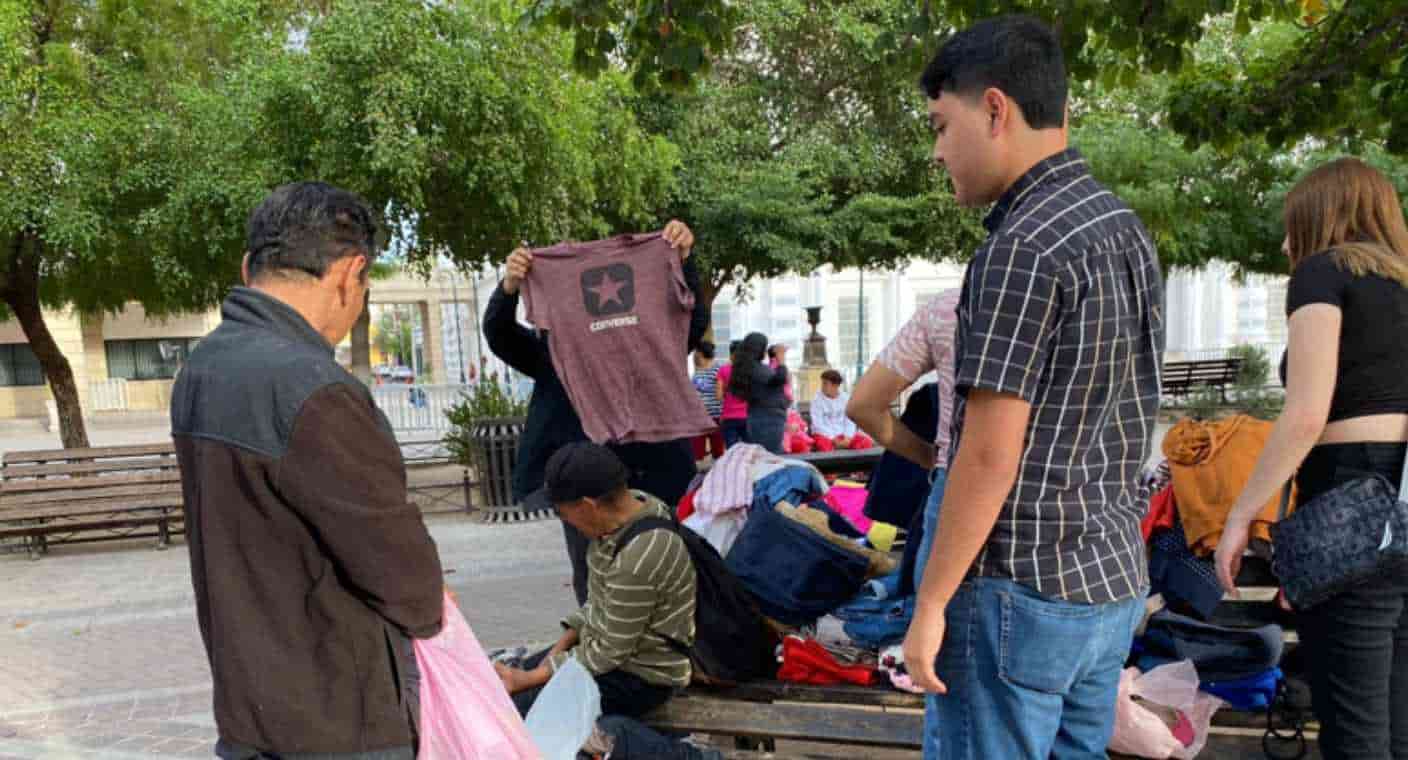 Lleva Red Mundial de Jóvenes Políticos ropa a personas vulnerables en Hermosillo