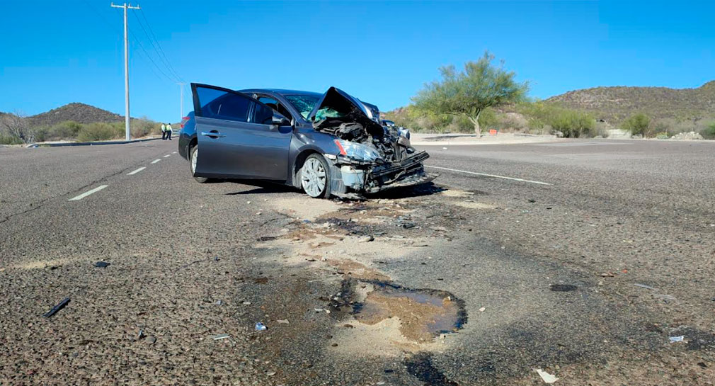 Choque entre auto y camión de pasajeros deja una mujer lesionada en bulevar Morelos final, de Hermosillo