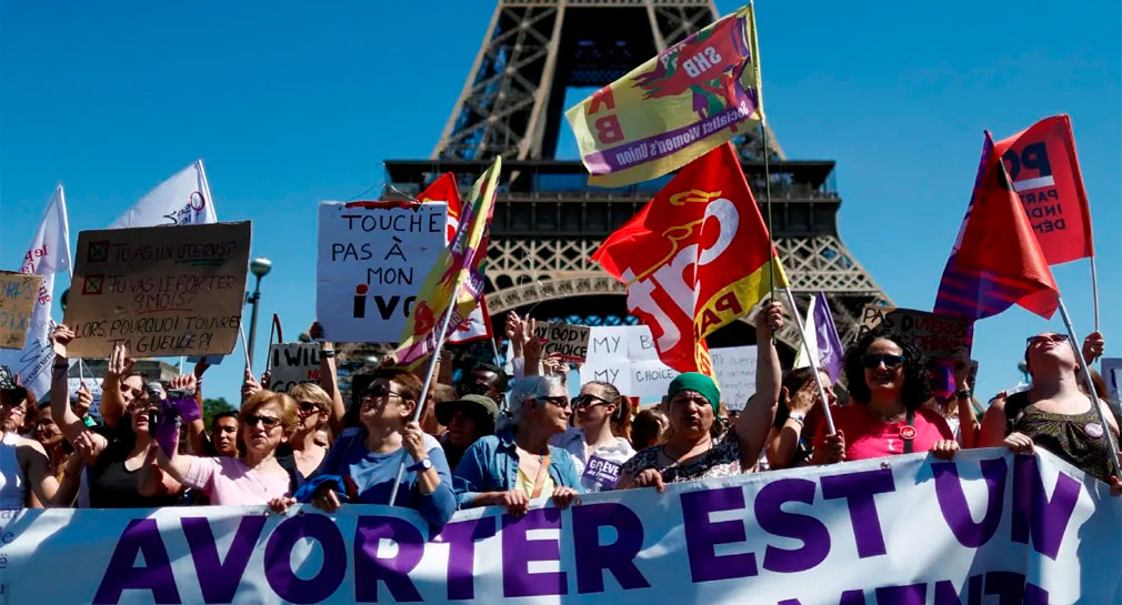 Francia se convierte en primer país en incluir derecho al aborto en su Constitución