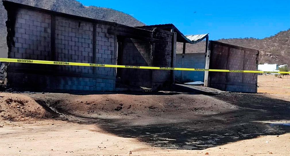 Resultan 4 personas heridas tras incendio en bodega y casa en colonia Altares, de Hermosillo