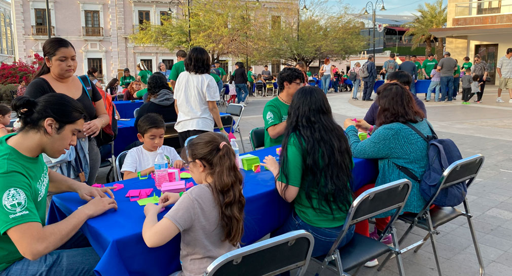 Se reúnen chicos y grandes para disfrutar del Festival Matemático 2024, en Plaza Bicentenario de Hermosillo
