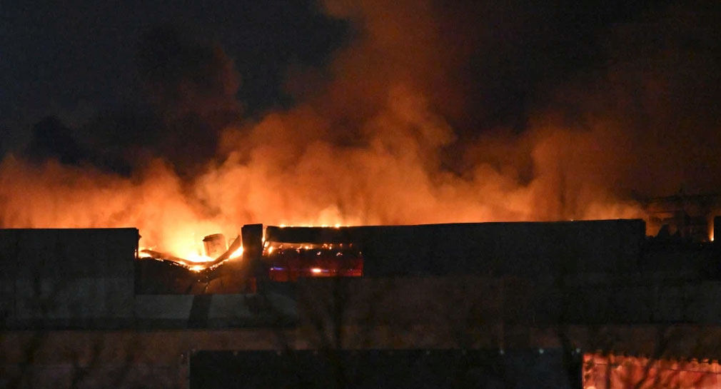 Reportan 40 muertos y más de 100 heridos en ataque a sala de conciertos de Moscú