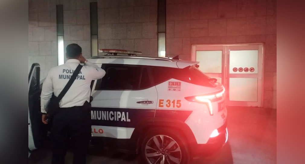 Conductor choca contra vivienda en colonia Jesús García de Hermosillo, una mujer lesionada y varios daños materiales