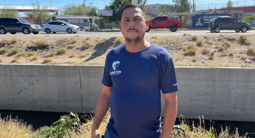 Hombre rescata a perrita que duró 3 días en canal del bulevar Lázaro Cárdenas de Hermosillo
