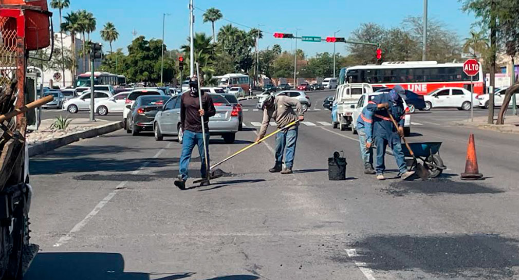 Cierran 3 carriles de Luis Encinas y Rodríguez, en Hermosillo, por trabajos de bacheo
