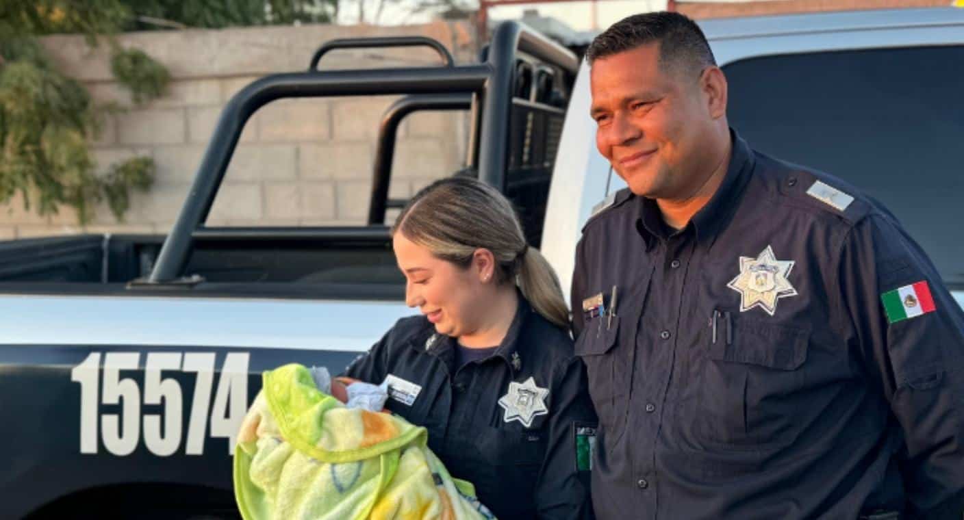Bebé que nació en patrulla en Hermosillo llevará el nombre del policía que trasladó a madre en labor de parto