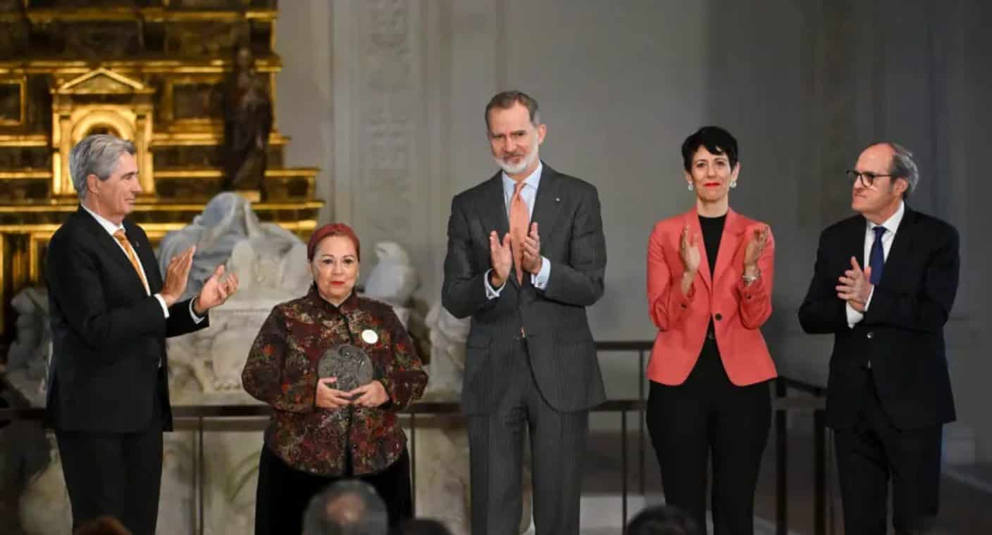 Rey de España entrega premio a ONG de México que busca a desaparecidos