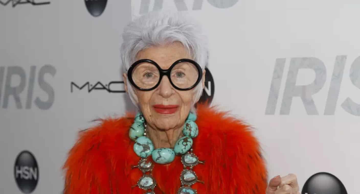 Fallece Iris Apfel, experta textil y celebridad de la moda conocida por su estilo excéntrico