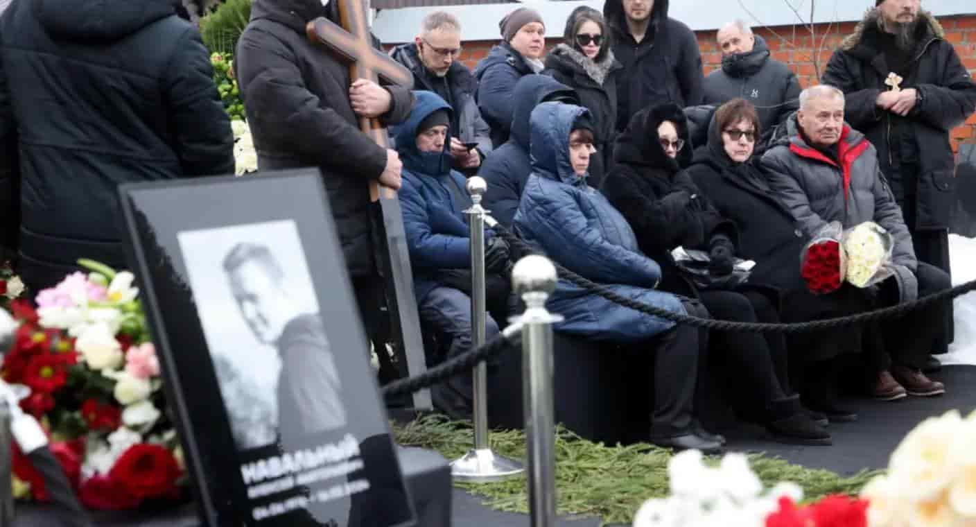 Entierran al líder Navalni en cementerio Borísovo de Moscú entre advertencias de arrestos
