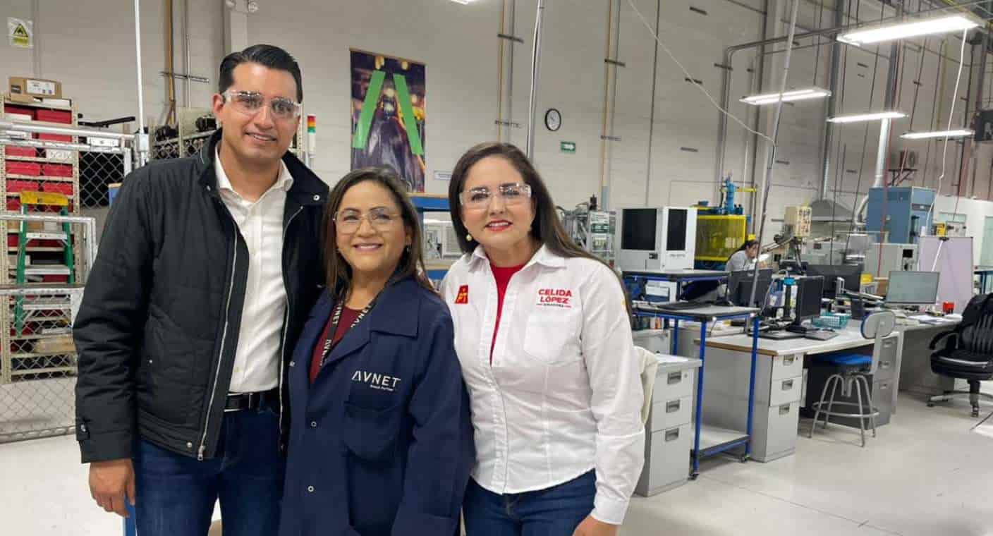 Visitan Celida López y Froylán Gámez trabajadoras de la industria maquiladora en Nogales