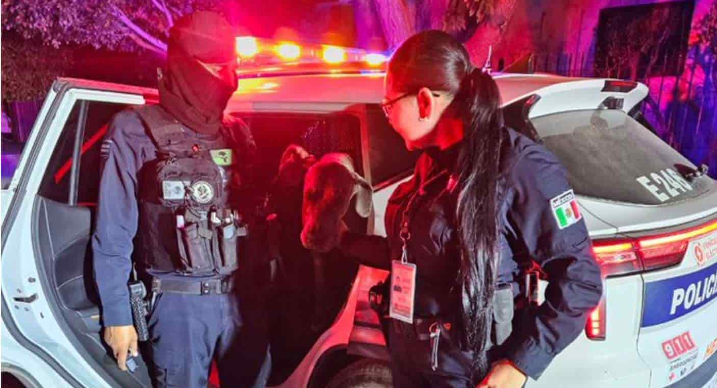 Rescatan sin lesiones a perro de un incendio en casa de Hermosillo