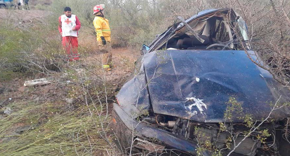 Muere conductor de auto que se volcó en carretera entre Altar y Pitiquito, Sonora