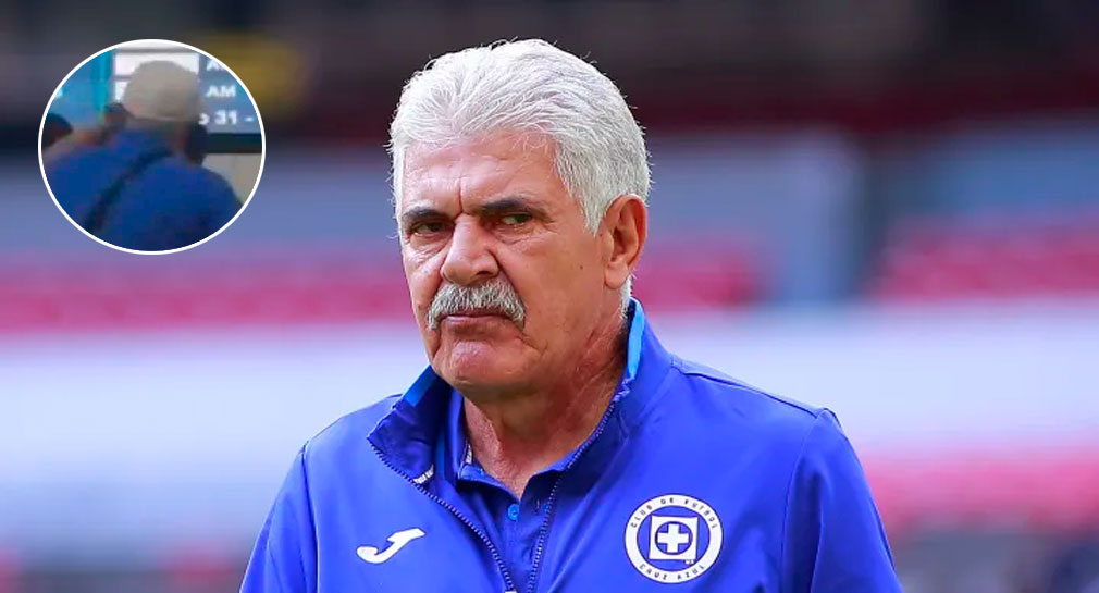 Explota ‘Tuca’ Ferretti en aeropuerto de la CDMX tras demora en su vuelo (VIDEO)