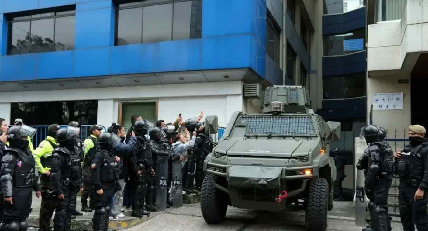 Con fuerte operativo, trasladan a Jorge Glas a penitenciaría de Ecuador