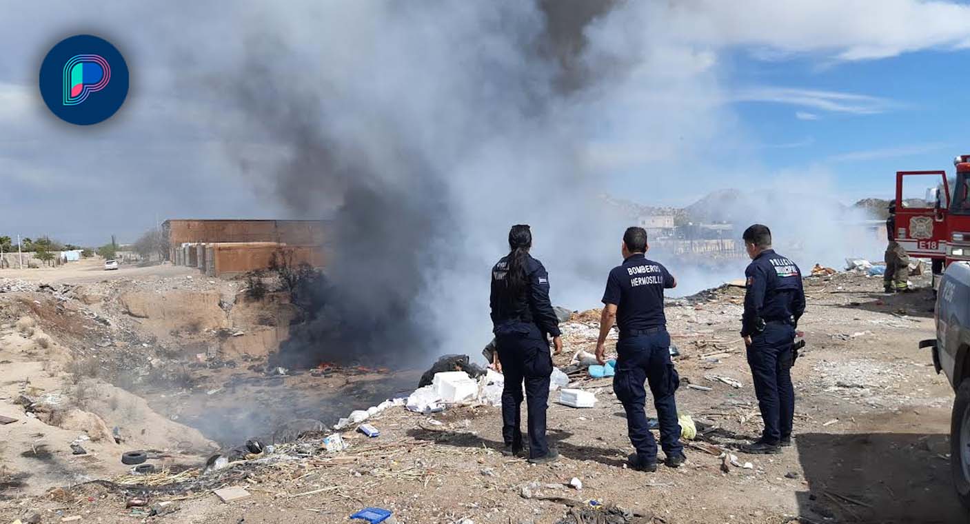 Bomberos sofocan fuerte incendio de basura y maleza en predio al surponiente de Hermosillo