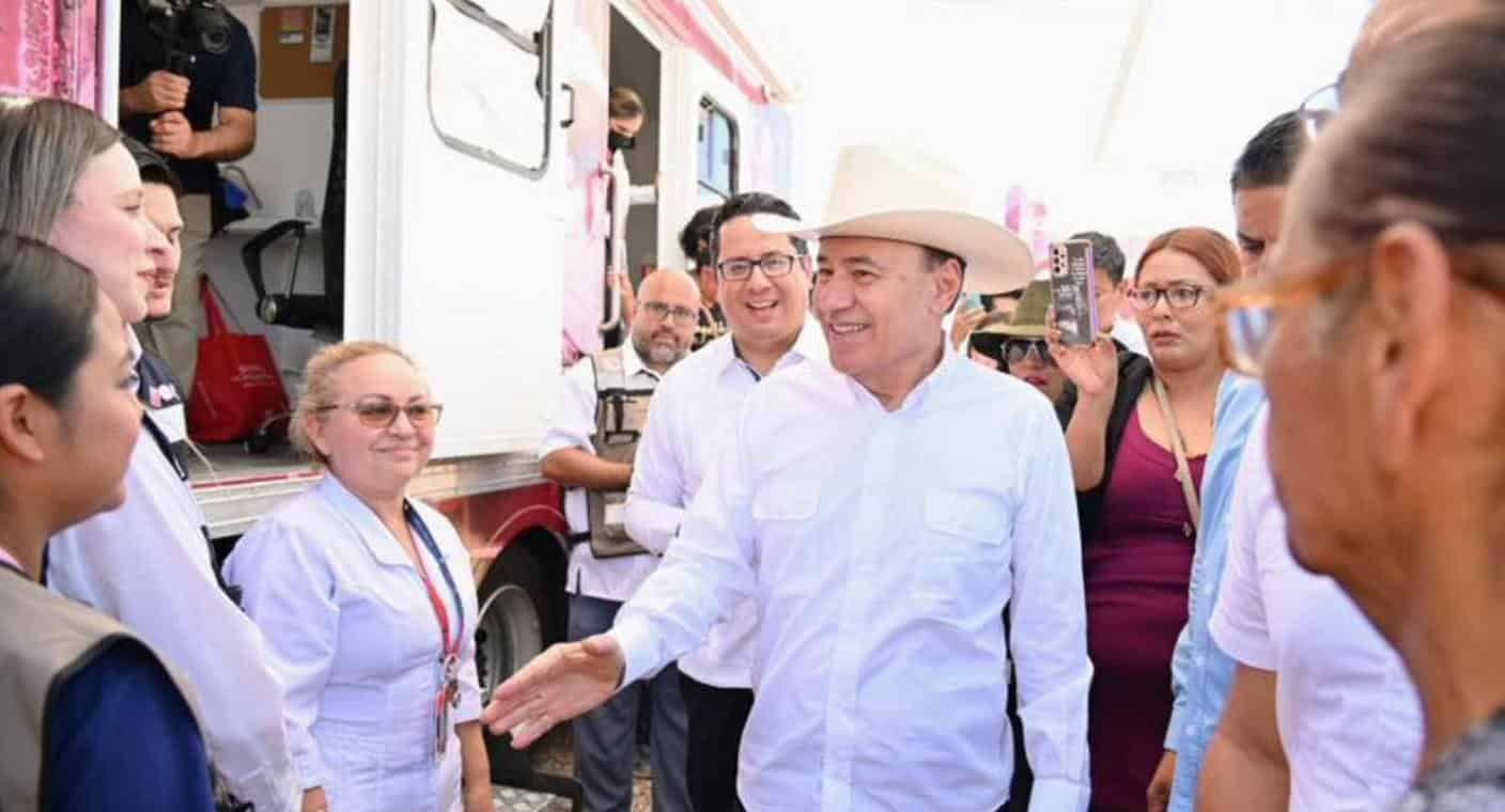 Supervisa Alfonso Durazo clínicas móviles de medicina en Hermosillo
