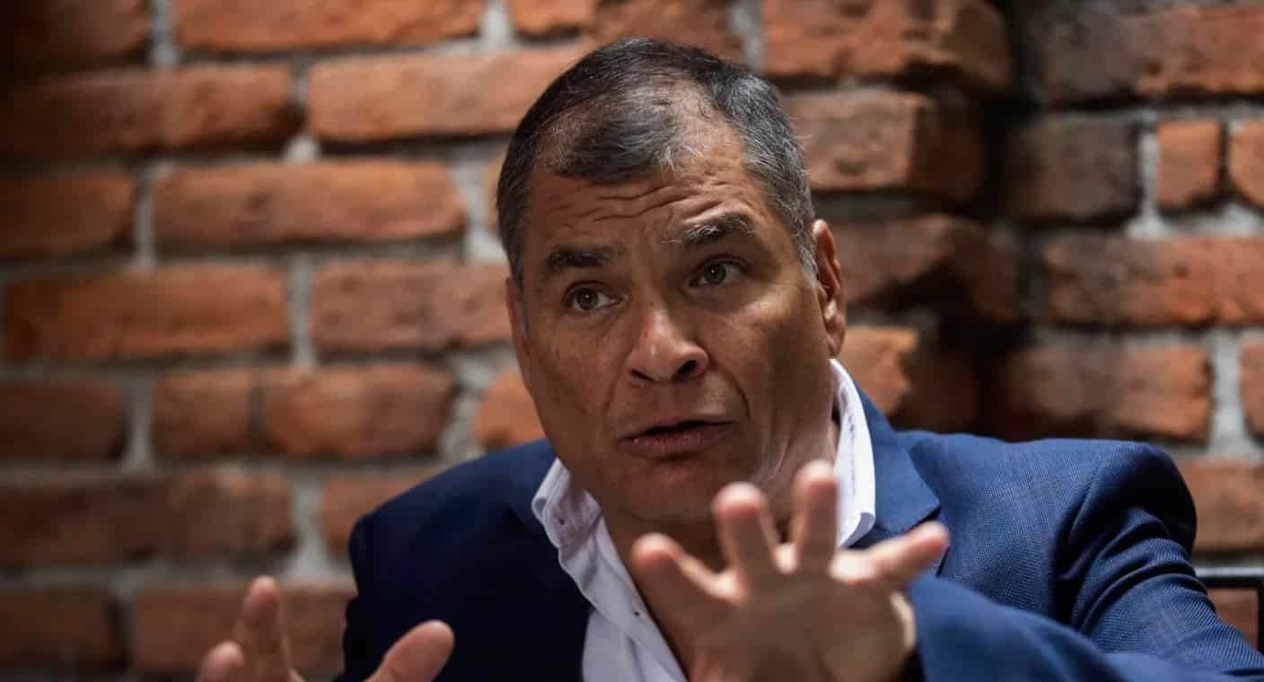 Ministra de Ecuador denuncia por traición a la patria al expresidente Rafael Correa