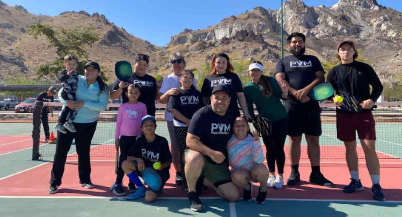 Participantes del del reto “Para Vivir Mejor” practican pickleball en El Cárcamo, de Hermosillo