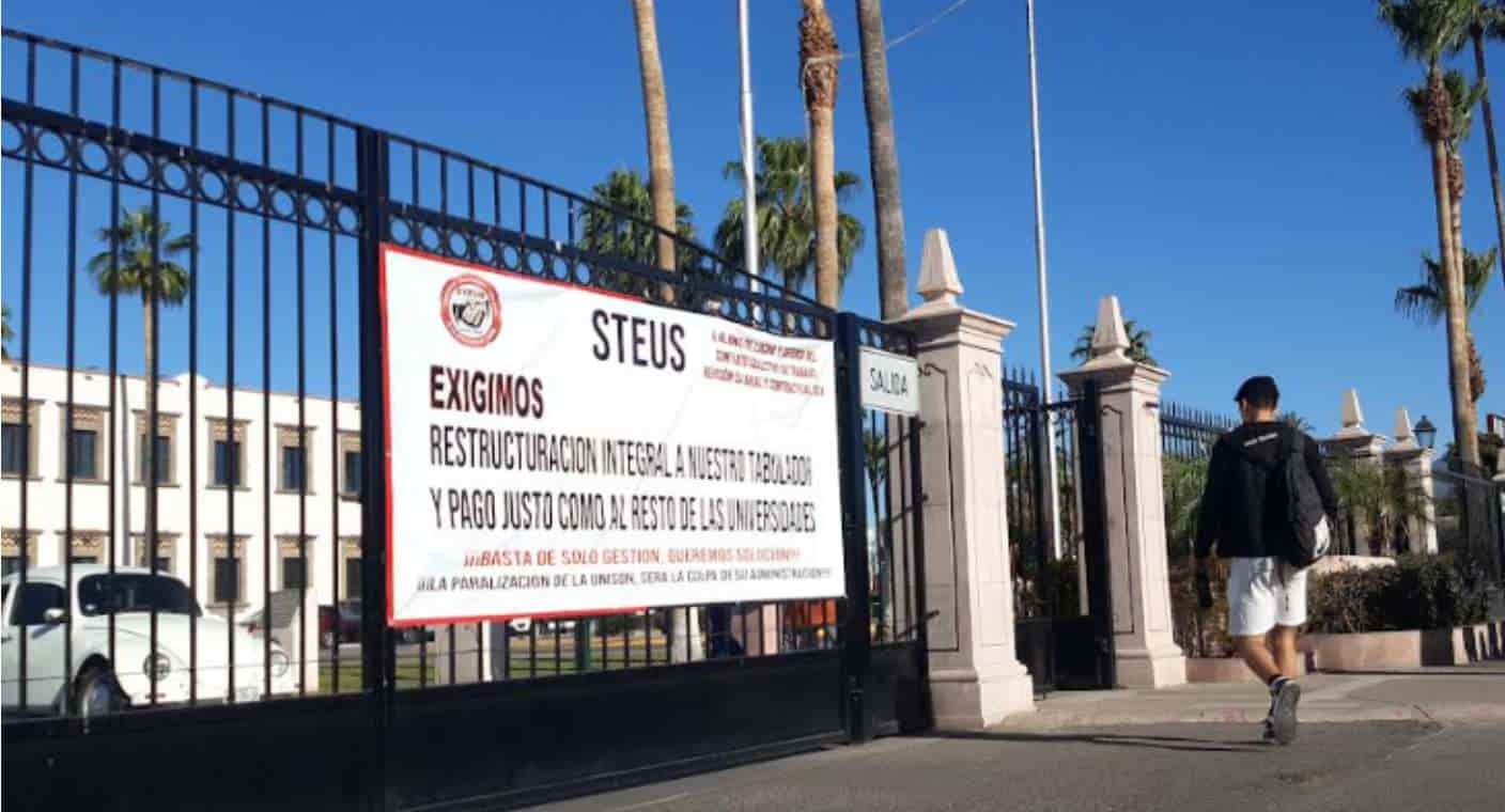 Cierra Steus entrada principal en la Unison; piden reevaluar contrato para mejores condiciones laborales