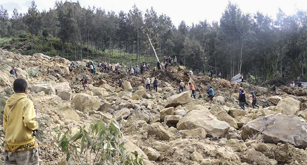 Reportan más de 2 mil personas enterradas por deslave en Papúa Nueva Guinea